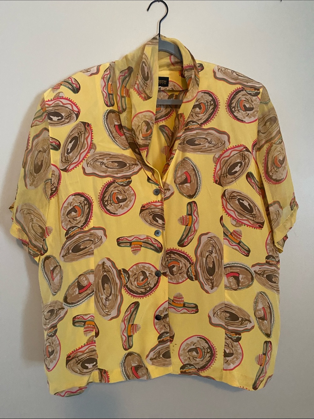 Casual Yellow Short-Sleeve Button-Down Shirt with Hat Print